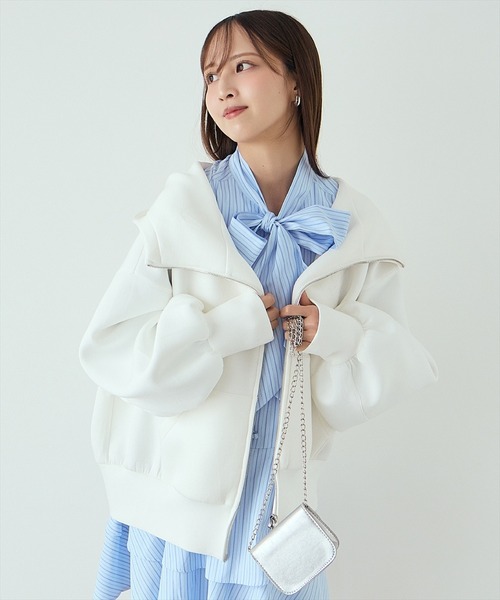 AND COUTURE(アンドクチュール)の「ロゴ刺繍ボンディングZIPパーカー(パーカー・レディース・ブラック/オフホワイト/ベージュ/ライトグレー・FREE)」の2枚目の写真
