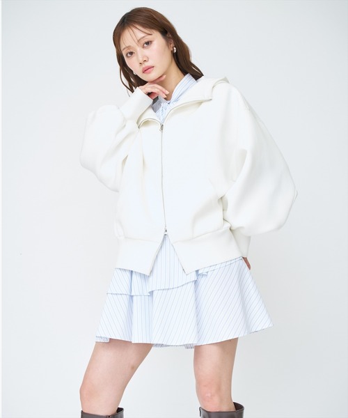 AND COUTURE(アンドクチュール)の「ロゴ刺繍ボンディングZIPパーカー(パーカー・レディース・ブラック/オフホワイト/ベージュ/ライトグレー・FREE)」の18枚目の写真