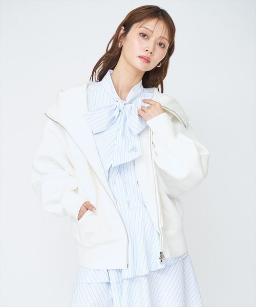 AND COUTURE(アンドクチュール)の「ロゴ刺繍ボンディングZIPパーカー(パーカー・レディース・ブラック/オフホワイト/ベージュ/ライトグレー・FREE)」の7枚目の写真