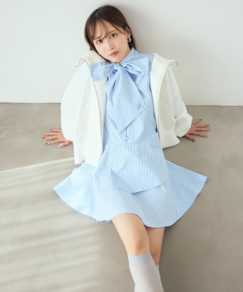 AND COUTURE(アンドクチュール)の「ロゴ刺繍ボンディングZIPパーカー(パーカー・レディース・ブラック/オフホワイト/ベージュ/ライトグレー・FREE)」の5枚目の写真
