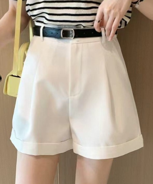 Ada.（エイダ）の「【Mellfy】タック入り ハイウエスト ショート パンツ（その他パンツ・レディース・ホワイト/ブラック/ベージュ・S/M）」の2枚目の写真