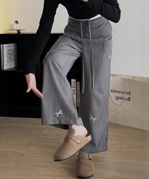 Teem Store(チームストア)の「リボン刺繍ダブルウエストストライプスラックス ワイドパンツ(スラックス・レディース・グレー・M/L)」の18枚目の写真