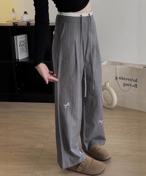 Teem Store(チームストア)の「リボン刺繍ダブルウエストストライプスラックス ワイドパンツ(スラックス・レディース・グレー・M/L)」の15枚目の写真