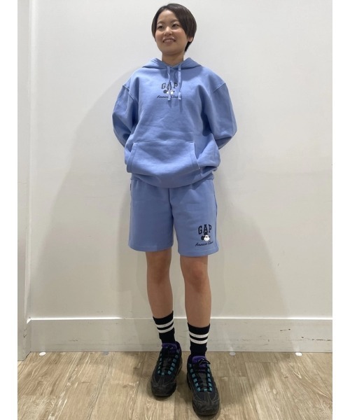 GAP(ギャップ)の「Gap × ディズニー リラックスフィット GAPロゴパーカー(パーカー・メンズ・ベージュ/ブラック/ライトブルー・XS/S/M/L/XL)」の6枚目の写真