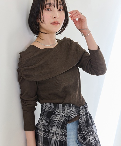 VIS（ビス）の「ジャガードオフショルプルオーバー/イージーケア（Tシャツ/カットソー・レディース・キナリ/ブラウン/ブラック・FREE）」の4枚目の写真