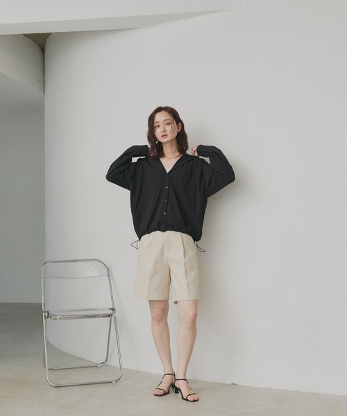 ad thie(アドティエ)の「UVカット オーバーサイズ フード付き シャツ(シャツ/ブラウス・レディース・グレイッシュベージュ/ブラック・FREE)」の3枚目の写真