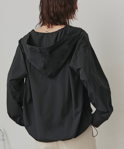 ad thie(アドティエ)の「UVカット オーバーサイズ フード付き シャツ(シャツ/ブラウス・レディース・グレイッシュベージュ/ブラック・FREE)」の9枚目の写真