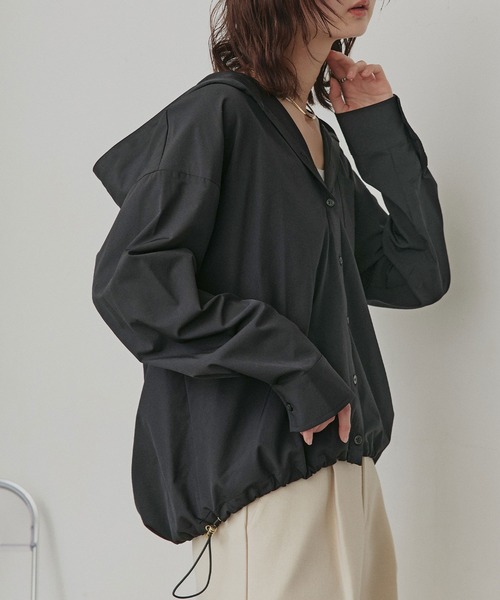 ad thie(アドティエ)の「UVカット オーバーサイズ フード付き シャツ(シャツ/ブラウス・レディース・グレイッシュベージュ/ブラック・FREE)」の10枚目の写真