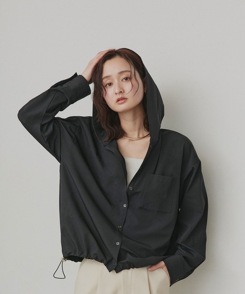ad thie(アドティエ)の「UVカット オーバーサイズ フード付き シャツ(シャツ/ブラウス・レディース・グレイッシュベージュ/ブラック・FREE)」の12枚目の写真