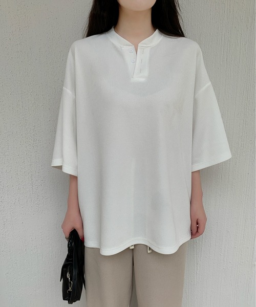 by LEGNA(バイレグナ)の「ヘンリーネックワッフルT(Tシャツ/カットソー・レディース・ホワイト/ブラック/グレー/アイボリー・FREE)」の7枚目の写真