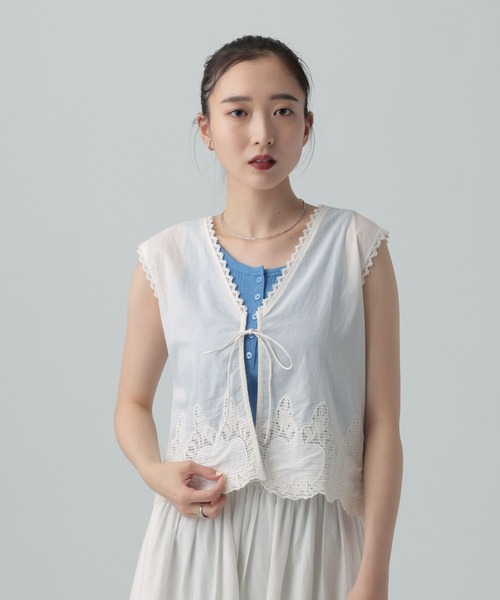 LEPSIM(レプシィム)の「レースベスト 636678(ベスト・レディース・オフホワイト・FREE)」の2枚目の写真