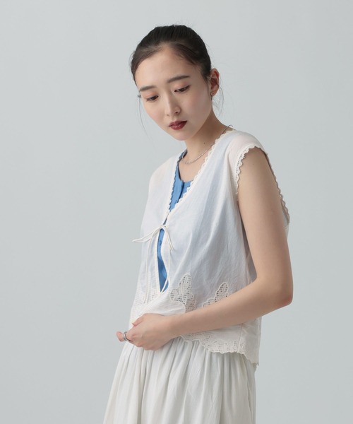 LEPSIM(レプシィム)の「レースベスト 636678(ベスト・レディース・オフホワイト・FREE)」の3枚目の写真