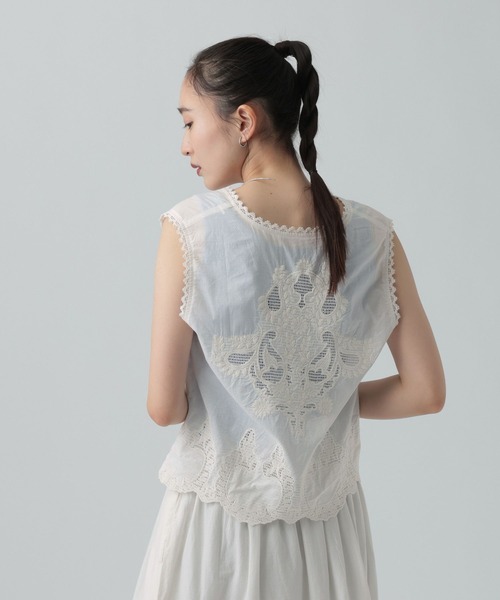 LEPSIM(レプシィム)の「レースベスト 636678(ベスト・レディース・オフホワイト・FREE)」の4枚目の写真