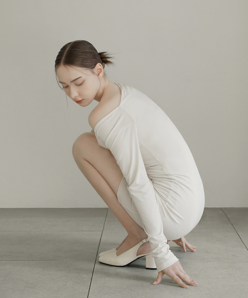 CHAAKAN(チャカン靴)の「セレナーデミドルヒールスリングバック (4カラー) SBLTS1h108 (6cm)(サンダル・レディース・ブラック/アイボリー/ピンクベージュ/レモンイエロー・22.5cm/23cm/23.5cm/24cm/24.5cm/25cm)」の7枚目の写真