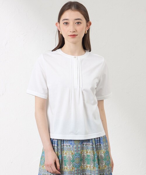 amaca(アマカ)の「【接触冷感・UV対策】Blousey フロントレース プルオーバー(Tシャツ/カットソー・レディース・オフホワイト/グリーン/ダークネイビー・40/38)」の2枚目の写真