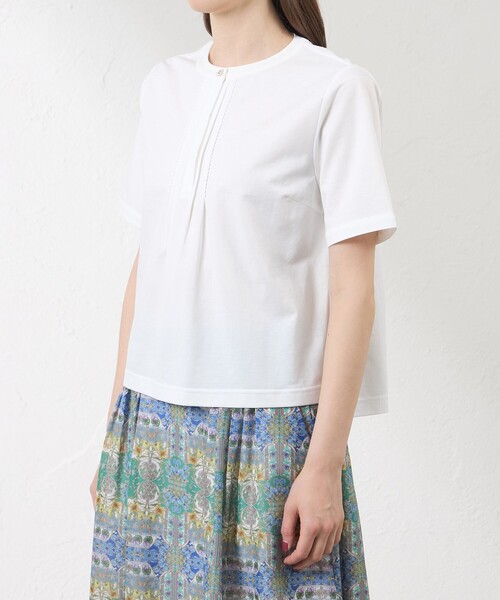 amaca(アマカ)の「【接触冷感・UV対策】Blousey フロントレース プルオーバー(Tシャツ/カットソー・レディース・オフホワイト/グリーン/ダークネイビー・40/38)」の8枚目の写真