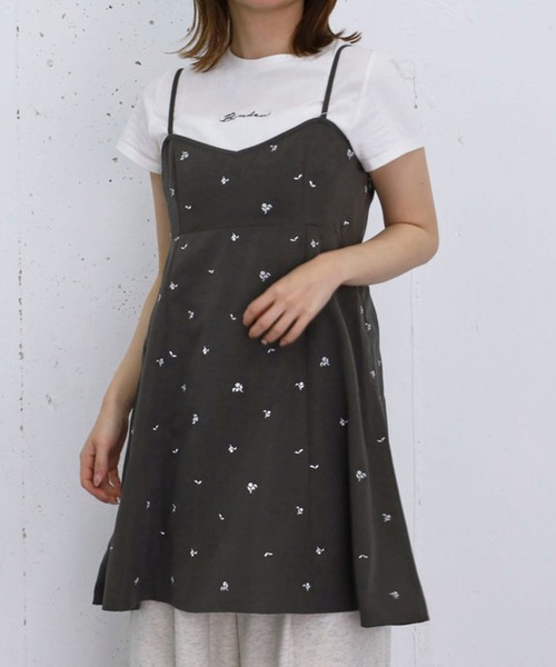archives(アルシーヴ)の「花柄刺繍ミニキャミOP(ワンピース・レディース・アイボリー/チャコールグレー・MEDIUM)」の7枚目の写真