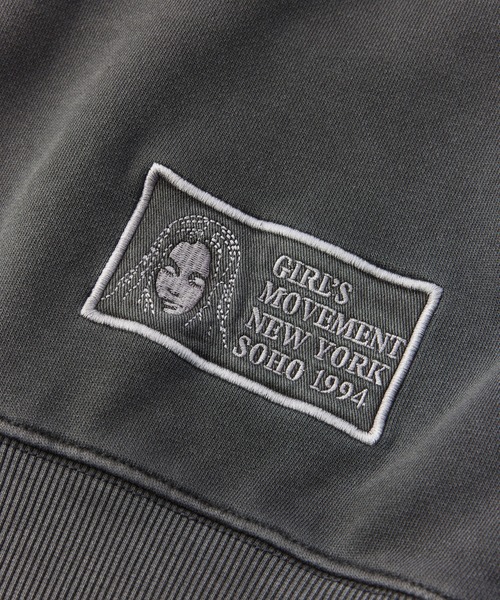X-girl(エックスガール)の「FADED BIG PATCH CREWNECK SWEATSHIRT(スウェット・レディース・ブラック/グリーン/バーガンディー・M/S)」の11枚目の写真