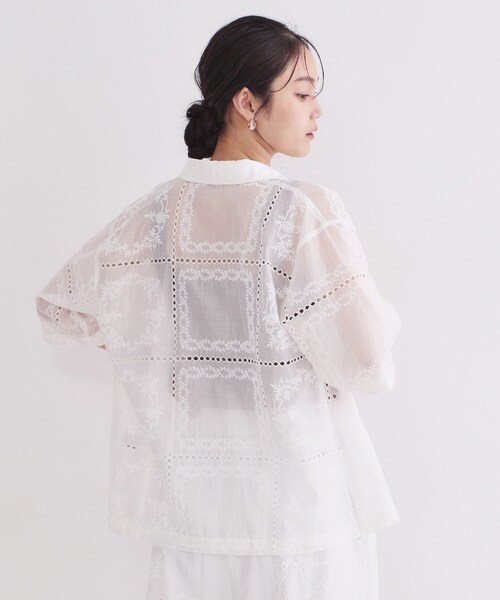 OPAQUE.CLIP(オペークドットクリップ)の「刺繍ハーフスリーブシャツ/セットアップ対応可【洗濯機OK】(シャツ/ブラウス・レディース・ホワイト/ブラウン系その他・40/38/36)」の22枚目の写真
