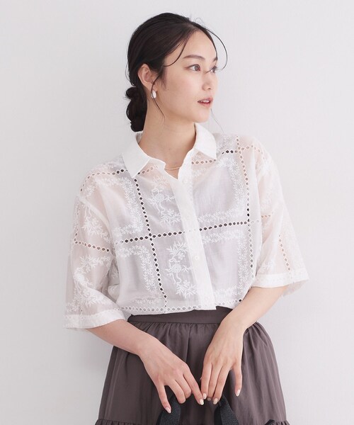 OPAQUE.CLIP(オペークドットクリップ)の「刺繍ハーフスリーブシャツ/セットアップ対応可【洗濯機OK】(シャツ/ブラウス・レディース・ホワイト/ブラウン系その他・40/38/36)」の21枚目の写真