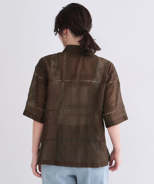 OPAQUE.CLIP(オペークドットクリップ)の「刺繍ハーフスリーブシャツ/セットアップ対応可【洗濯機OK】(シャツ/ブラウス・レディース・ホワイト/ブラウン系その他・40/38/36)」の6枚目の写真