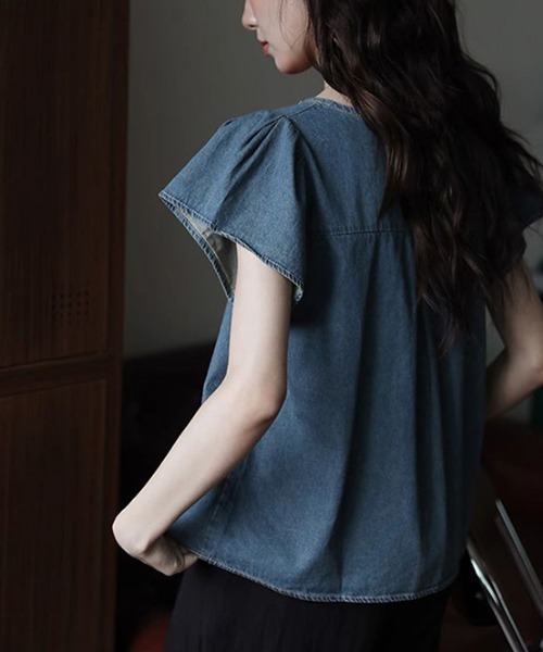 LUCPY(ラクピー)の「フロントタックデニムブラウス(シャツ/ブラウス・レディース・ブルー・X-LARGE/LARGE/MEDIUM/SMALL)」の3枚目の写真