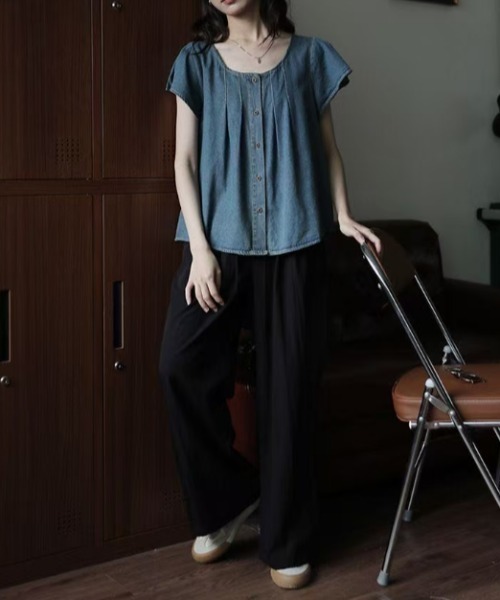 LUCPY(ラクピー)の「フロントタックデニムブラウス(シャツ/ブラウス・レディース・ブルー・X-LARGE/LARGE/MEDIUM/SMALL)」の5枚目の写真