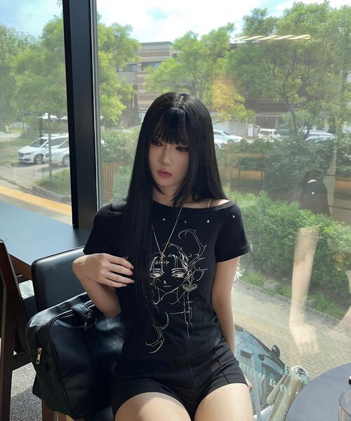RANDOMOFF（ランダムオフ）の「[ROF x GYEOL] TRACE FACE OFF-SHOULDER TOP（Tシャツ/カットソー・レディース・ブラック・ONE SIZE）」の5枚目の写真