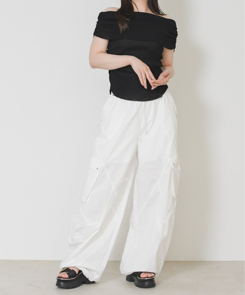 MISCH MASCH(ミッシュマッシュ)の「2026春夏新作 ドロストナイロンワイドパンツ(その他パンツ・レディース・ホワイト/ピンク・フリ-)」の20枚目の写真
