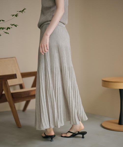 LAULEN(ローレン)の「tuck flare knit skirt /タックフレアニットスカート(スカート・レディース・モカ/グレイッシュベージュ・FREE)」の6枚目の写真
