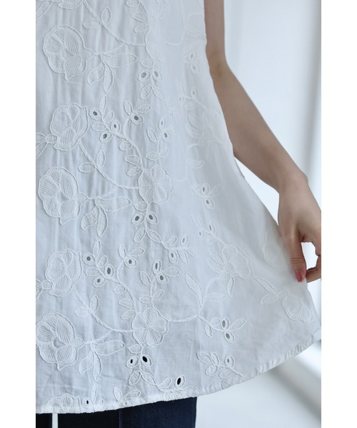 cawaii(カワイイ)の「Aラインに広がる蔦花刺繍ブラウストップス(シャツ/ブラウス・レディース・ホワイト・FREE)」の15枚目の写真