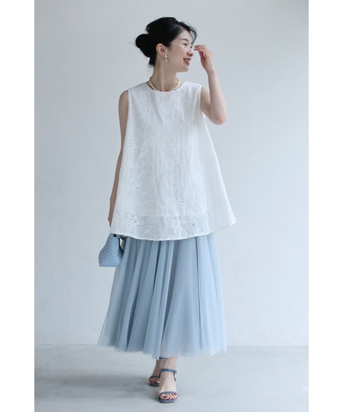 cawaii(カワイイ)の「Aラインに広がる蔦花刺繍ブラウストップス(シャツ/ブラウス・レディース・ホワイト・FREE)」の2枚目の写真