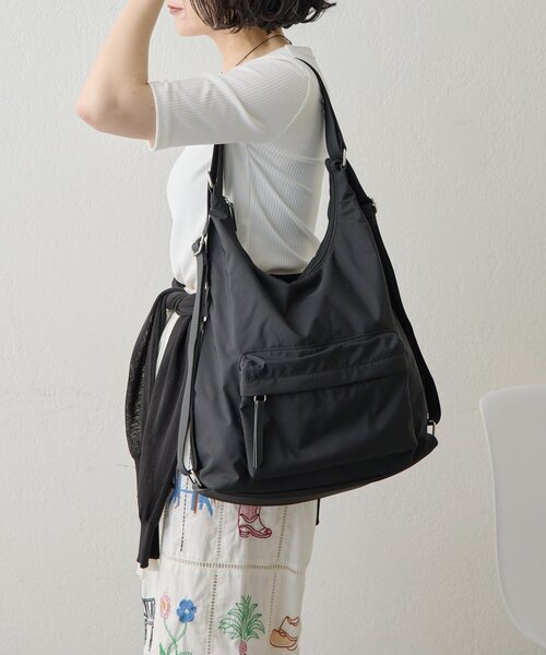 ear PAPILLONNER(イアパピヨネ)の「《Utaha企画》撥水3WAYリュック/ショルダーバッグ(バックパック/リュック・レディース・ブラック・FREE)」の11枚目の写真