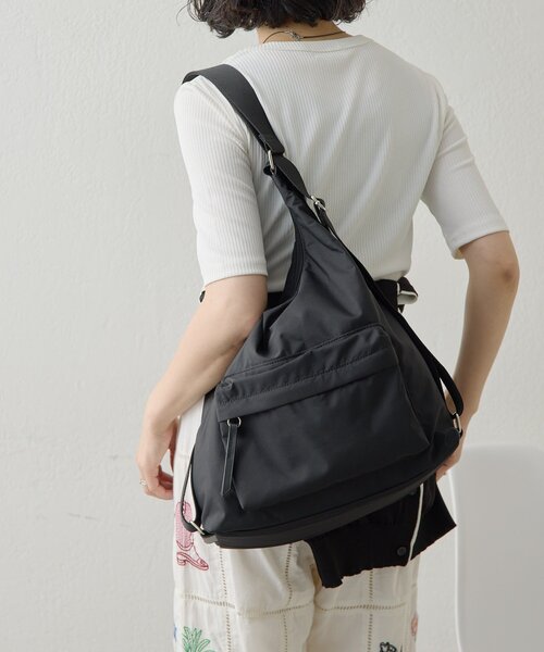 ear PAPILLONNER(イアパピヨネ)の「《Utaha企画》撥水3WAYリュック/ショルダーバッグ(バックパック/リュック・レディース・ブラック・FREE)」の5枚目の写真