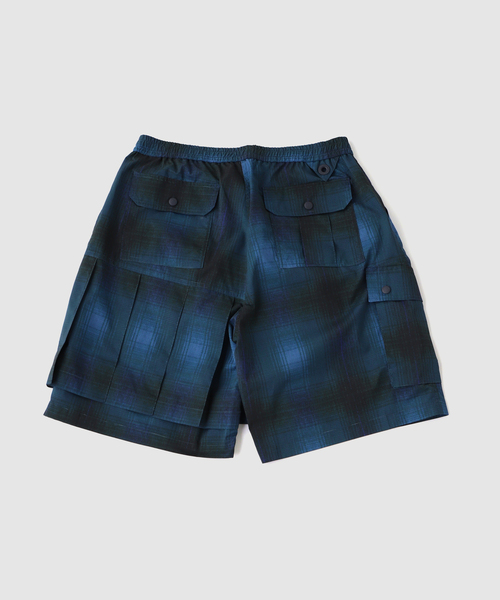 WHITE MOUNTAINEERING（ホワイトマウンテニアリング）の「White Mountaineering(ホワイトマウンテニアリング) OMBRE CHECK SKIRT PANTS（その他パンツ・メンズ・ネイビー・2/1）」の2枚目の写真