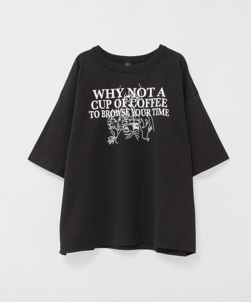 URCH RNA(アーチ アールエヌエー)の「M2659 ”猫とコーヒーどうですか”プリント半T(Tシャツ/カットソー・レディース・オフホワイト/チョコ/ブラック・FREE)」の2枚目の写真