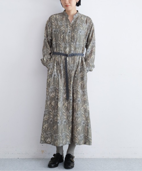 NOMBRE IMPAIR(ノンブルアンペール)の「オータムフォレストプリント ベルト付きワンピース(ワンピース・レディース・ネイビー/カーキ・FREE)」の2枚目の写真