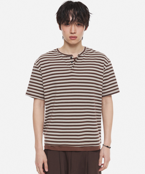 DNSR(ディーエヌエスアール)の「レイヤードストライプヘンリーネックブラウン(Tシャツ/カットソー・メンズ・その他・X-LARGE/LARGE/MEDIUM)」の1枚目の写真