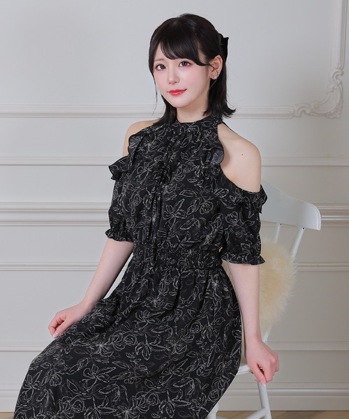 Anely(アネリー)の「花柄 肩あき フリル ロング ワンピース(ワンピース・レディース・アイボリー/ブラック・FREE)」の3枚目の写真