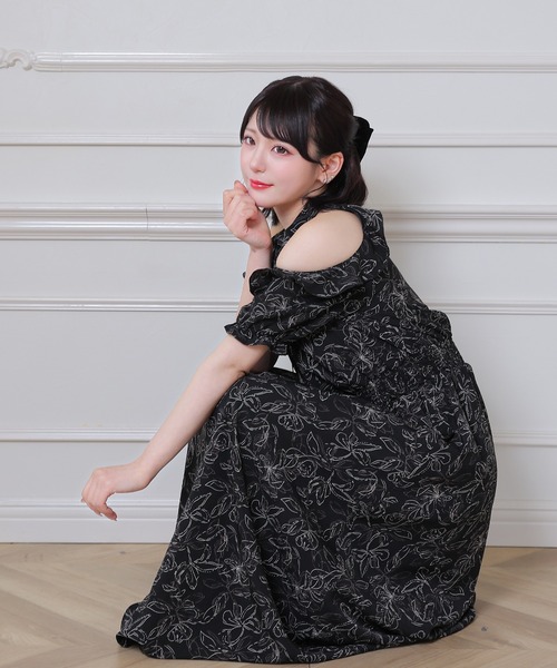 Anely(アネリー)の「花柄 肩あき フリル ロング ワンピース(ワンピース・レディース・アイボリー/ブラック・FREE)」の4枚目の写真