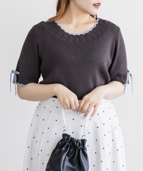 CLETTE（クレット）の「CLETTEオリジナルバイカラースカラップヘムリボンニット（ニット/セーター・レディース・ブラック/グリーン/チャコールグレー・4L/LL/3L）」の2枚目の写真