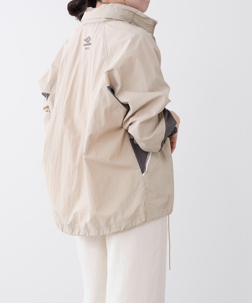 UMBRO(アンブロ)の「【UMBRO×MICA&DEAL】配色ナイロンブルゾン(ブルゾン・レディース・ブラック/ベージュ・FREE)」の22枚目の写真