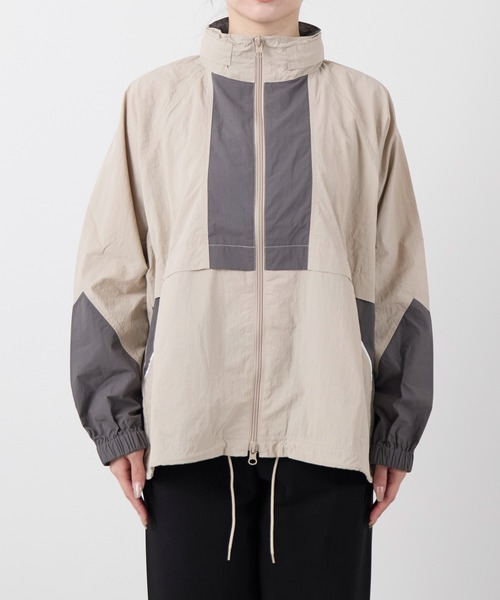 UMBRO(アンブロ)の「【UMBRO×MICA&DEAL】配色ナイロンブルゾン(ブルゾン・レディース・ブラック/ベージュ・FREE)」の14枚目の写真