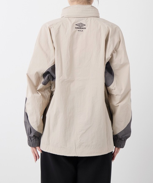 UMBRO(アンブロ)の「【UMBRO×MICA&DEAL】配色ナイロンブルゾン(ブルゾン・レディース・ブラック/ベージュ・FREE)」の16枚目の写真