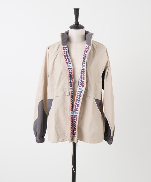 UMBRO(アンブロ)の「【UMBRO×MICA&DEAL】配色ナイロンブルゾン(ブルゾン・レディース・ブラック/ベージュ・FREE)」の6枚目の写真