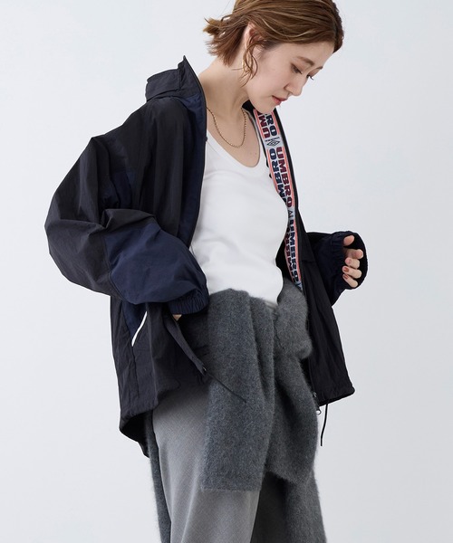 UMBRO(アンブロ)の「【追加】【UMBRO×MICA&DEAL】配色ナイロンブルゾン(ブルゾン・レディース・ブラック/ベージュ・FREE)」の22枚目の写真