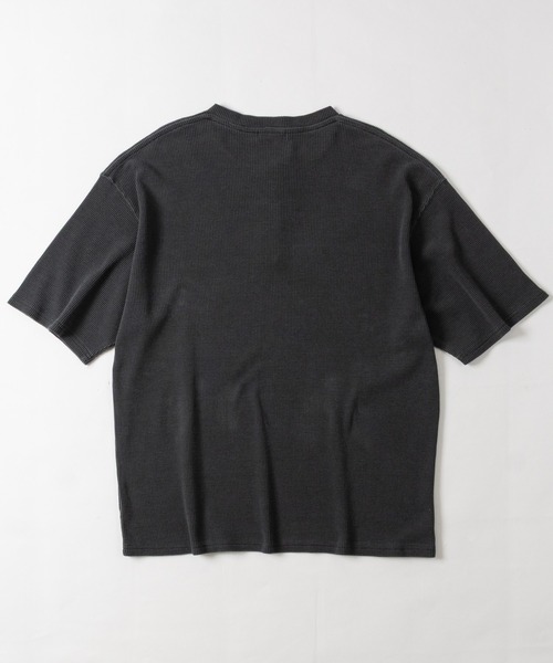 JOHN'S CLOSET(ジョンズクローゼット)の「【s】 ピグメント ワイドフィットワッフルヘンリーネックTシャツ 無地/スタッズ/クロスワッペン(Tシャツ/カットソー・メンズ・ブラック系1/ブラック系2/ブラック系3・MEDIUM/LARGE)」の11枚目の写真