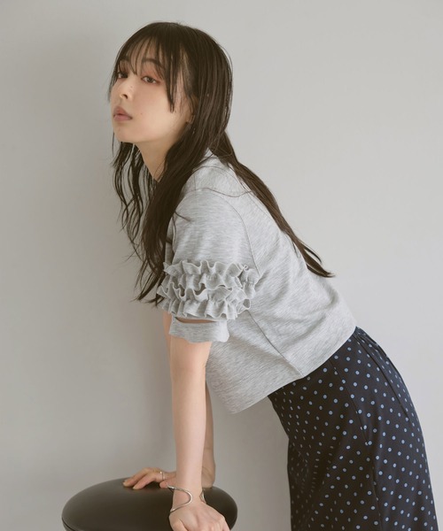 &. NOSTALGIA（アンドドットノスタルジア）の「ダブルフリルスリーブトップス（Tシャツ/カットソー・レディース・ホワイト/グレー・M）」の3枚目の写真