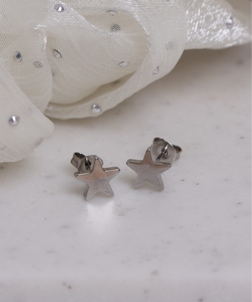 TONE SELECT GOODS(トーンセレクトグッズ)の「【Peony/ピオニー】星型シンプルモチーフピアス【アレルギー対応】(ピアス(両耳用)・レディース・ゴールド/シルバー・FREE)」の2枚目の写真