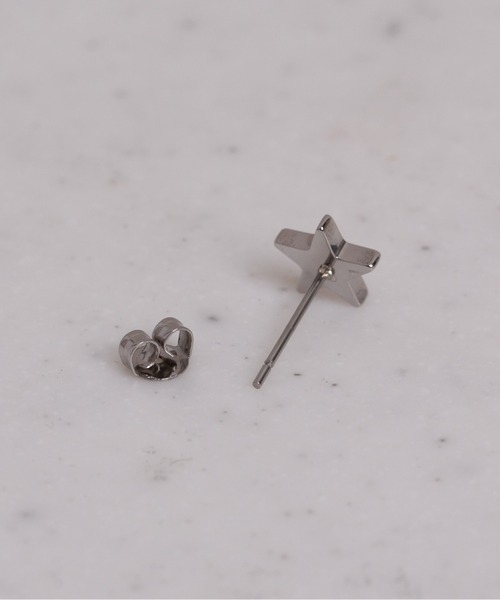 TONE SELECT GOODS(トーンセレクトグッズ)の「【Peony/ピオニー】星型シンプルモチーフピアス【アレルギー対応】(ピアス(両耳用)・レディース・ゴールド/シルバー・FREE)」の5枚目の写真